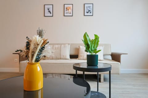 Living room, Decorative detail, Seating area, Dining area