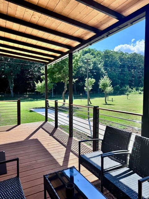Property building, Patio, Day, Natural landscape, Garden, View (from property/room), Balcony/Terrace, Garden view, Mountain view, Inner courtyard view