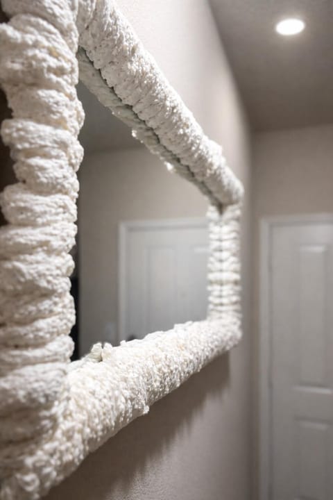 Modern Condo Prime Area 1 min to Beale Street Gated Parking Apartment in Memphis