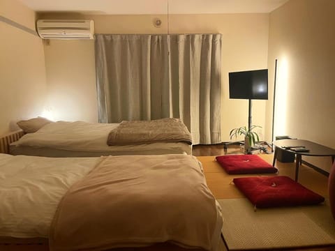 Bed, TV and multimedia, Photo of the whole room, Bedroom, air conditioner