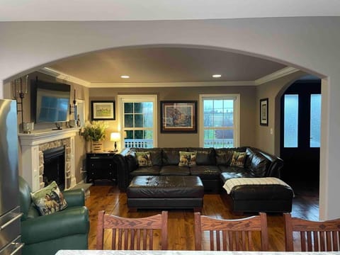 TV and multimedia, Living room, Seating area, fireplace