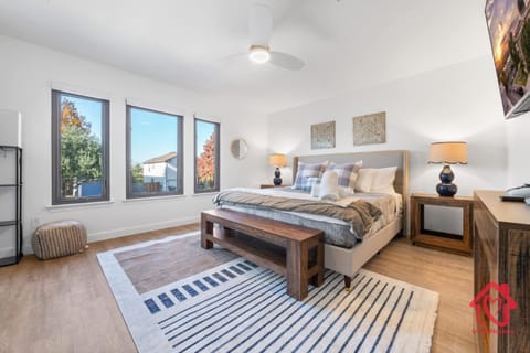 Georgian Oasis with Private Pool - An Irvie Home House in Georgetown