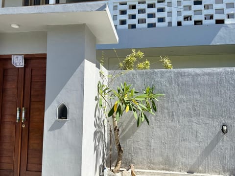 Local House Bed and Breakfast in North Kuta