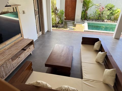Local House Bed and Breakfast in North Kuta