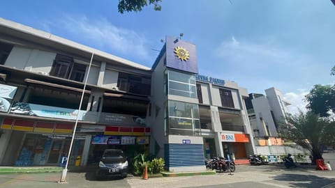 Property building, Neighbourhood, Location, Parking