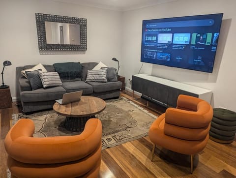 TV and multimedia, Living room, Seating area