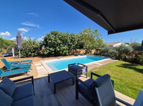 Villa contemporaine avec piscine et spa House in Aups