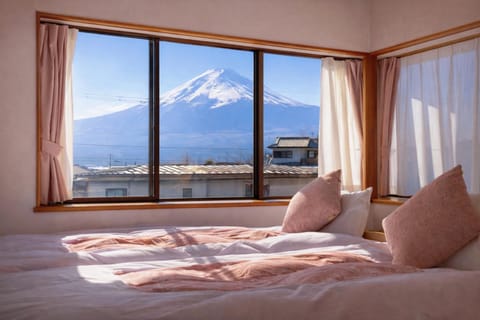 Natural landscape, Photo of the whole room, Bedroom, Mountain view
