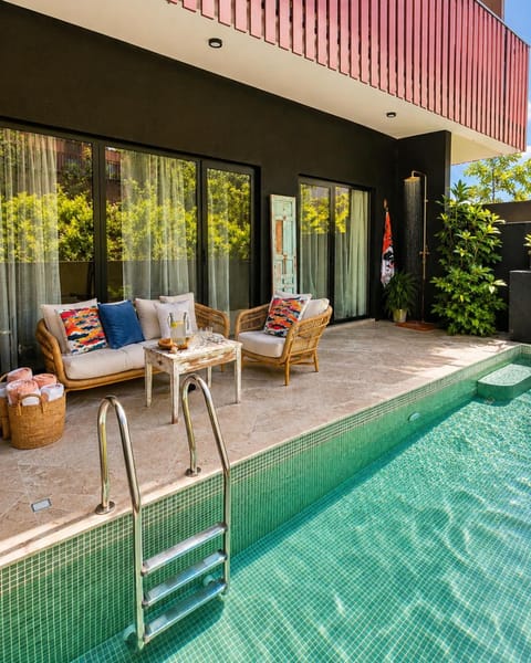 Shower, Patio, Day, Natural landscape, Garden, Balcony/Terrace, Seating area, Garden view, Pool view, Swimming pool