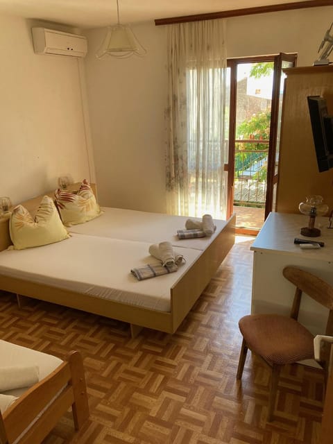 TV and multimedia, Bedroom, air conditioner