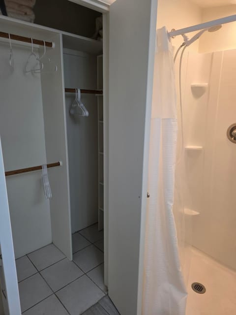Shower, wardrobe