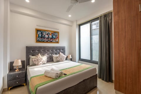 Bed, Photo of the whole room, Bedroom, towels, wardrobe