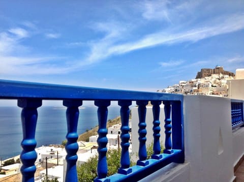 Balcony/Terrace, City view, Landmark view, Mountain view, Sea view