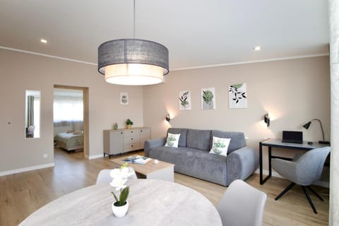 Bed, TV and multimedia, Living room, Seating area, Dining area, Bedroom