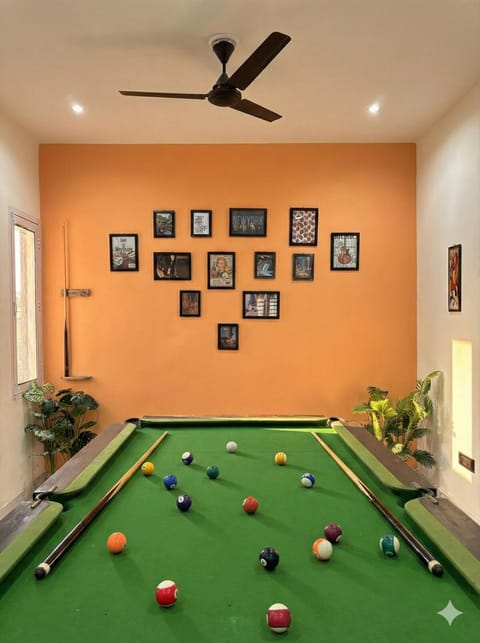 Billiard, Game Room