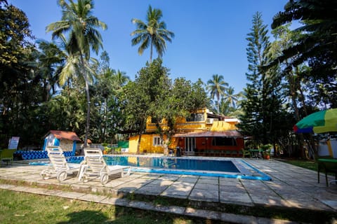 Property building, Garden, Swimming pool, Swimming pool