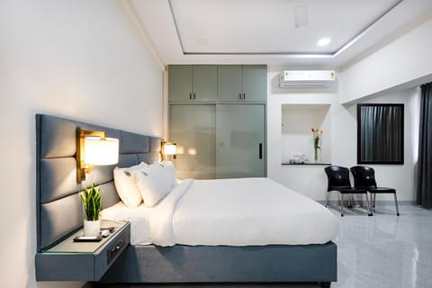 Bed, Photo of the whole room, Bedroom