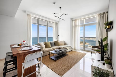 Natural landscape, View (from property/room), Balcony/Terrace, Living room, Seating area, Dining area, Sea view