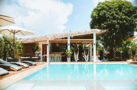 Property building, Lobby or reception, Lounge or bar, Swimming pool, sunbed
