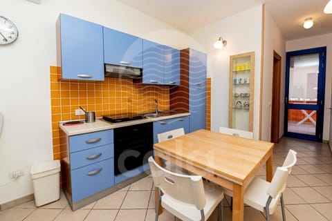 Kitchen or kitchenette, Dining area, kitchen