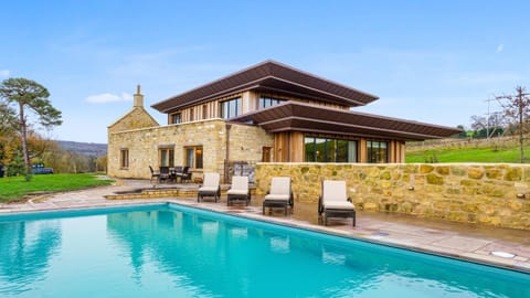 Property building, Facade/entrance, Garden, Pool view, Swimming pool