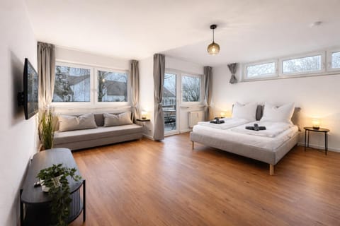 TV and multimedia, Photo of the whole room, Bedroom, towels