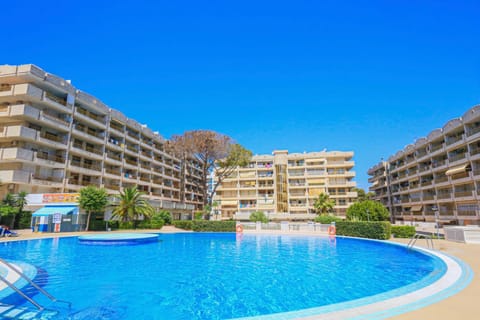 Property building, Day, Pool view, Swimming pool, sunbed