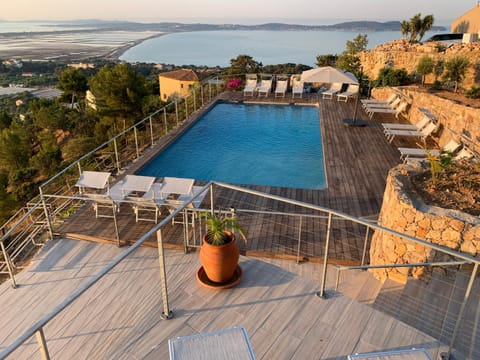 Patio, Natural landscape, View (from property/room), Balcony/Terrace, Pool view, Sea view, Swimming pool, sunbed