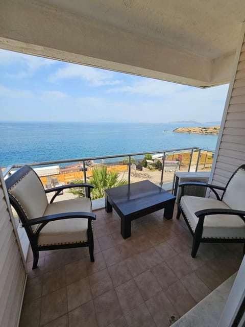Natural landscape, View (from property/room), Balcony/Terrace, Seating area, Sea view