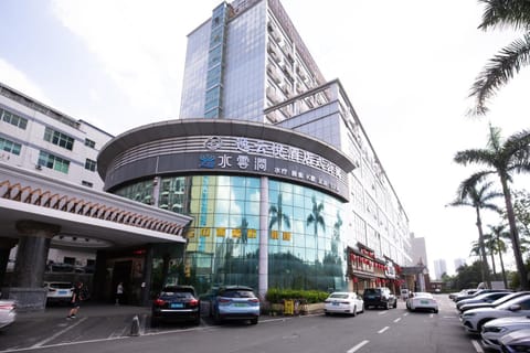 Property building, Day, Location, Parking