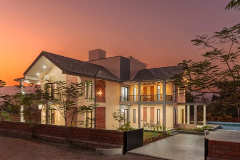 Property building, Facade/entrance, Sunset