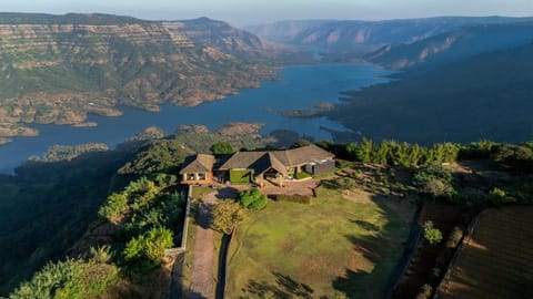 Property building, Natural landscape, Bird's eye view, Garden, Mountain view