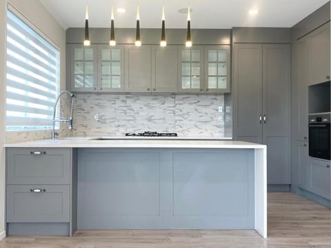 Parkside Elegance on Puoro St Near Shopping Centre House in Auckland