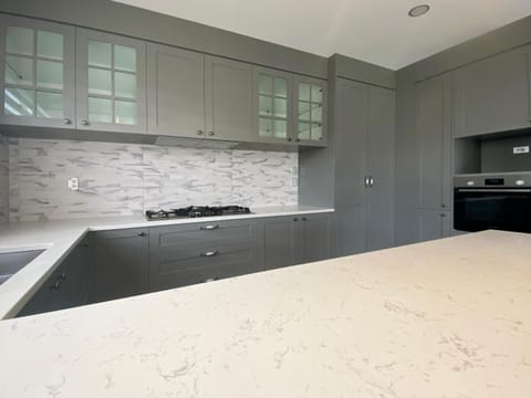 Parkside Elegance on Puoro St Near Shopping Centre House in Auckland