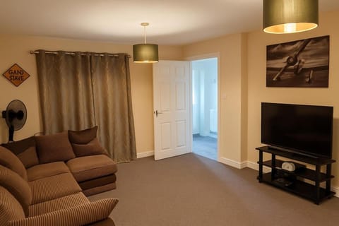 TV and multimedia, Living room, Seating area