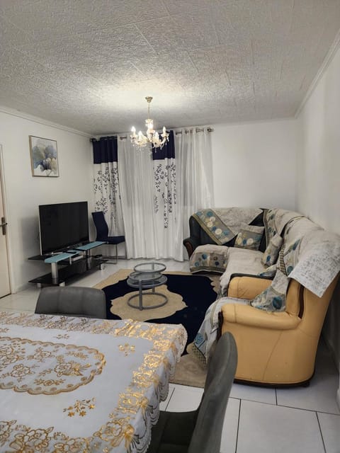 Communal lounge/ TV room, TV and multimedia, Living room