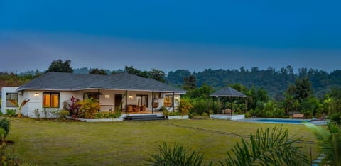 Property building, Garden, Garden view, Mountain view, Swimming pool