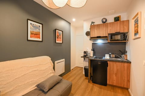 Kitchen or kitchenette, Living room