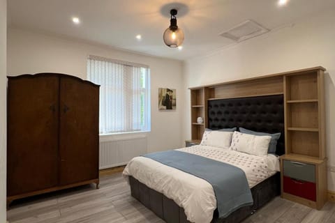 Bed, Photo of the whole room, Bedroom, wardrobe