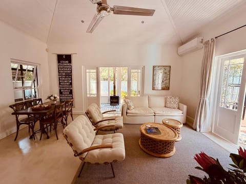 Living room, Lounge or bar