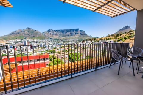 Balcony/Terrace, City view, Mountain view
