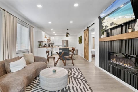 TV and multimedia, Kitchen or kitchenette, Living room, Dining area