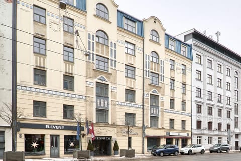 Property building, Day, Street view, Location