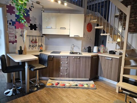 Kitchen or kitchenette, Dining area, stove