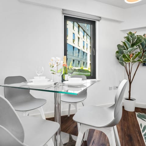 Seating area, Dining area