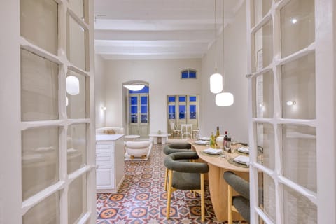 Luxury traditional 3 bedroom apartment with balcony and sea view LDEM1-6 Apartment in Valletta