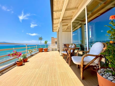 Patio, Natural landscape, View (from property/room), Balcony/Terrace, Seating area, Sea view