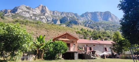 Property building, Nearby landmark, Natural landscape, View (from property/room), Mountain view