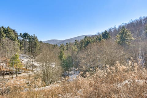 The Mountain House Inn Montebello Stay By Trails House in Massies Mill