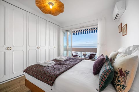 Bed, Natural landscape, Photo of the whole room, Bedroom, towels, air conditioner